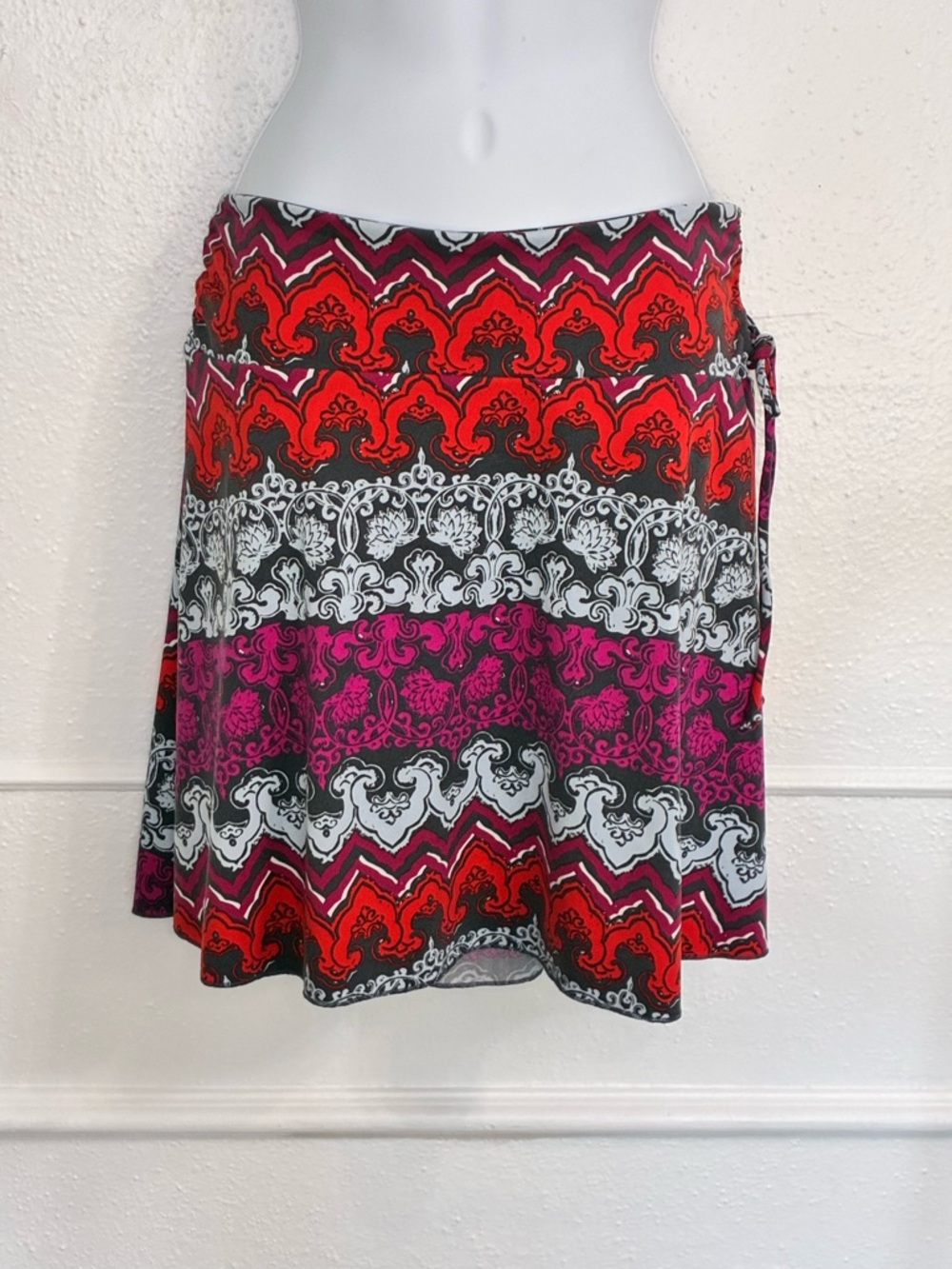 Soybu Red & Pink Patterned Skater Skirt size large
